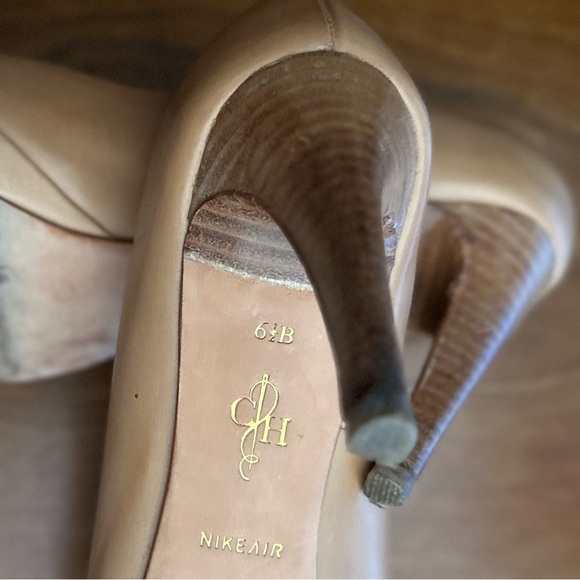 COLE HAAN HEELS SIZE 6 1/2 B LIGHT BROWN - Picture 3 of 4